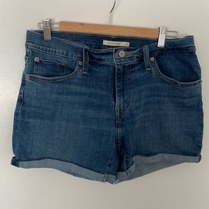 Levi's Mid Length Shorts size 31
